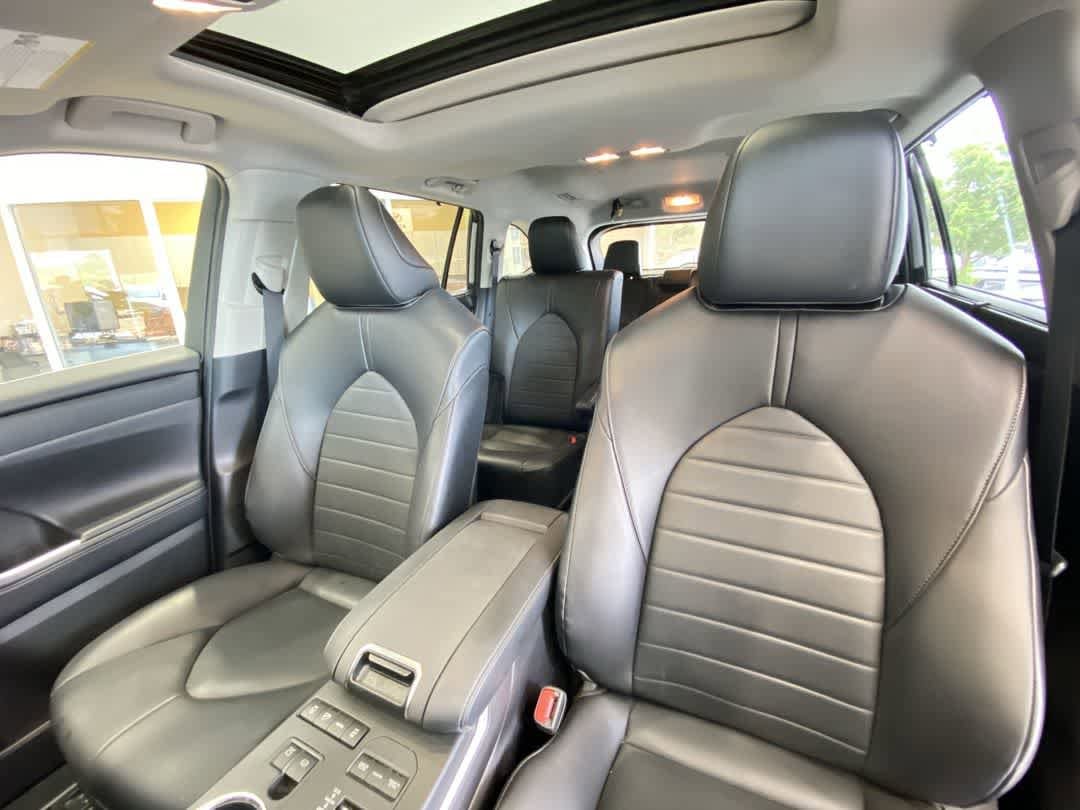Thumbnail: 2021 Toyota Highlander - 14