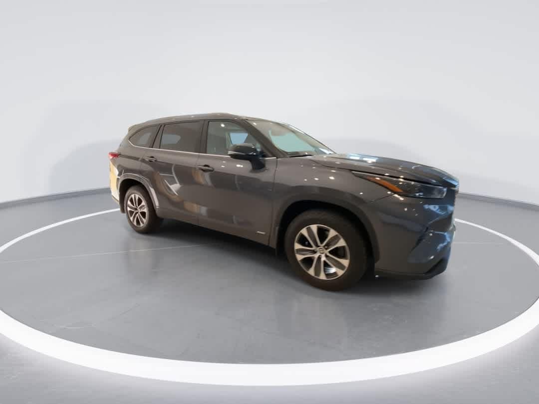 Thumbnail: 2023 Toyota Highlander - 2