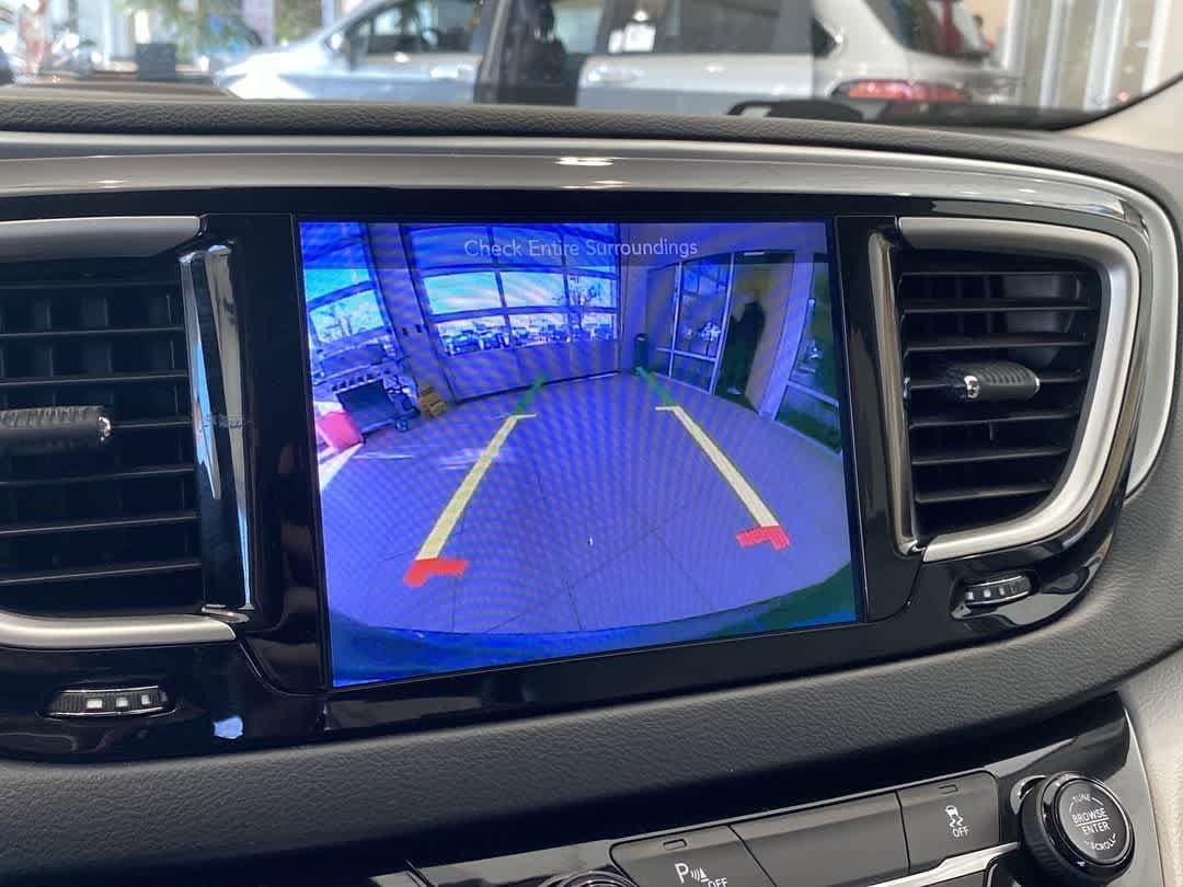 Thumbnail: 2017 Chrysler Pacifica - 17