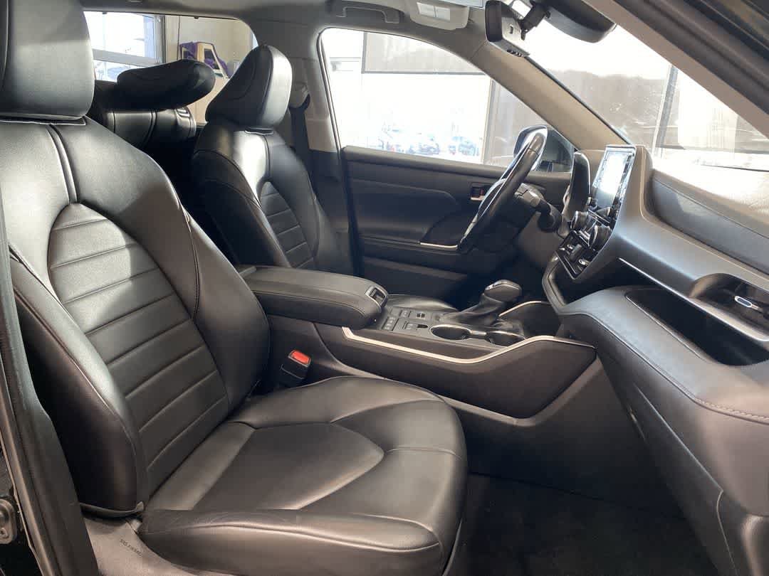 Thumbnail: 2022 Toyota Highlander - 25