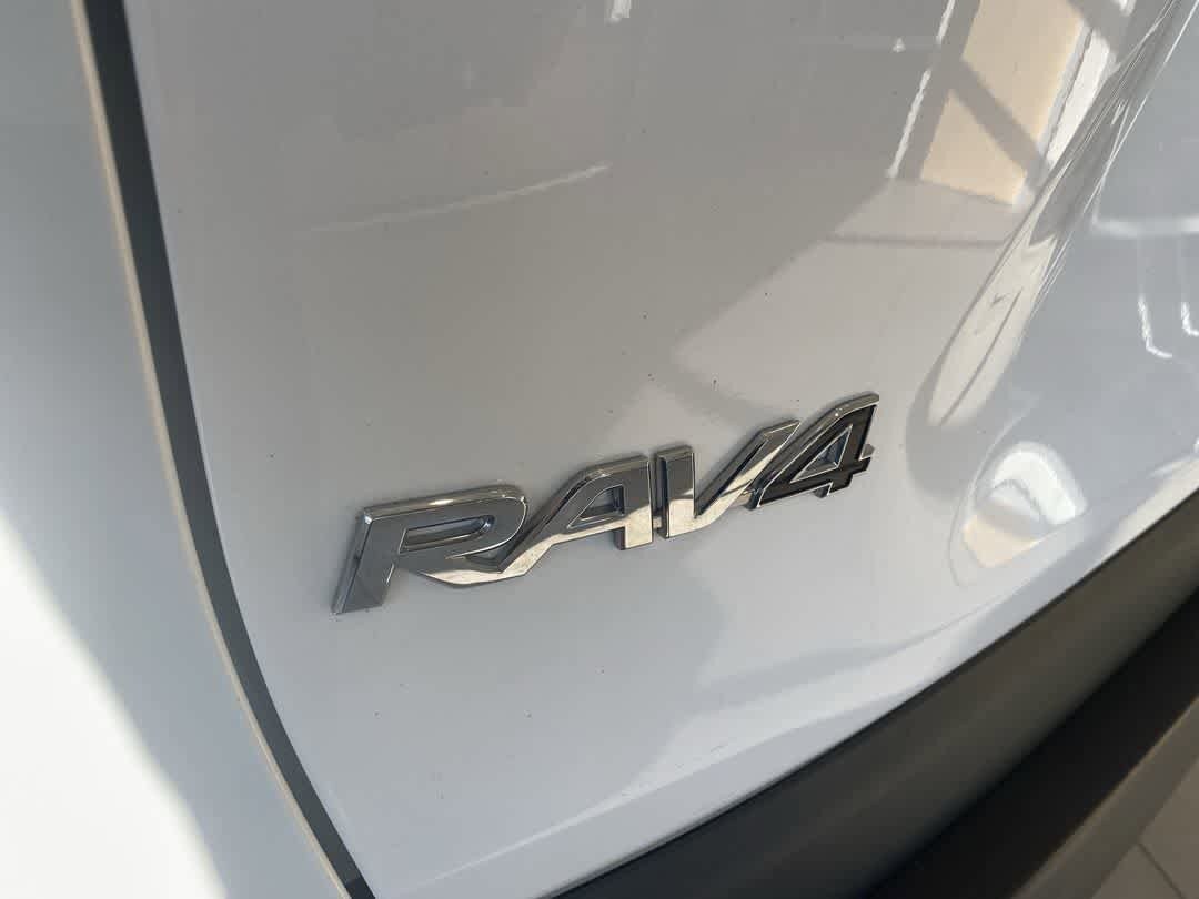 Thumbnail: 2022 Toyota RAV4 - 11