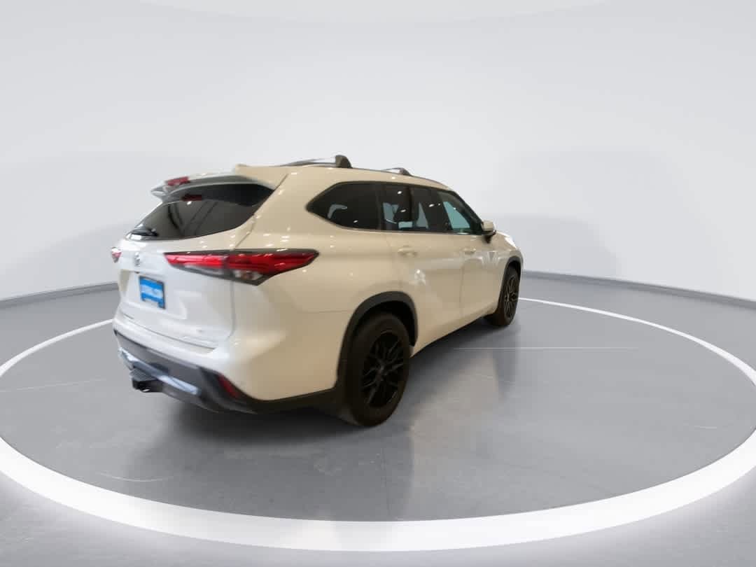 Thumbnail: 2021 Toyota Highlander - 8