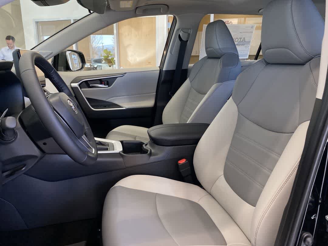 Thumbnail: 2025 Toyota RAV4 - 11