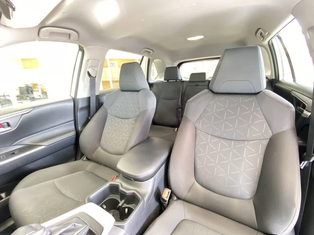 Thumbnail: 2025 Toyota RAV4 - 14