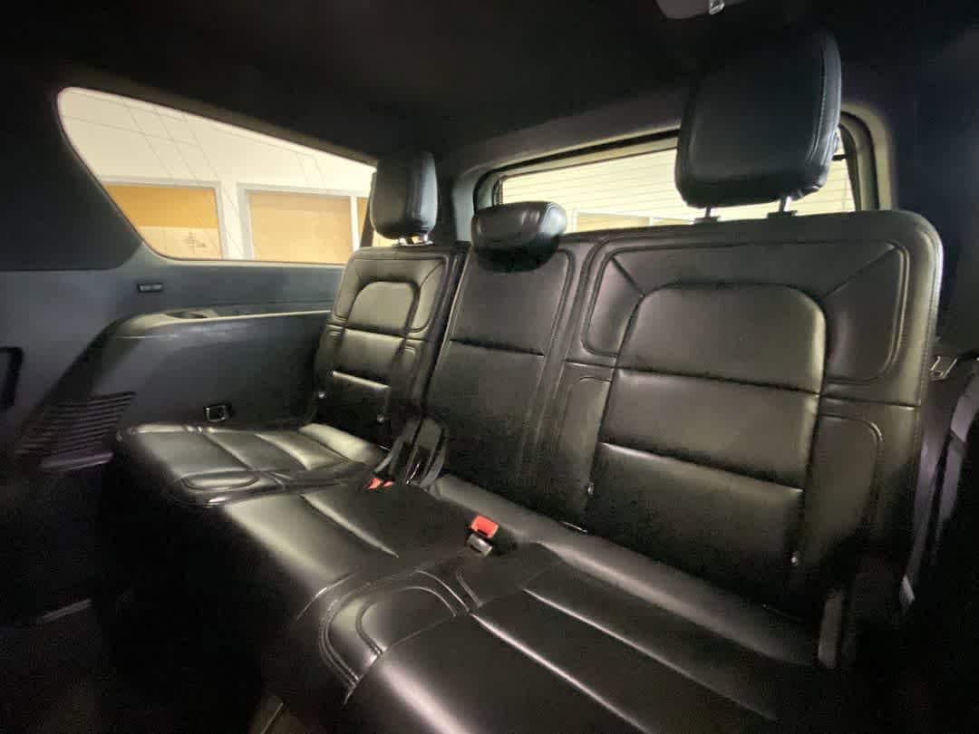 Thumbnail: 2020 Lincoln Navigator L - 27