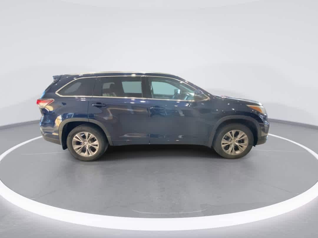 Thumbnail: 2015 Toyota Highlander - 9