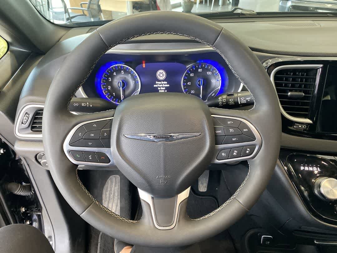 Thumbnail: 2025 Chrysler Pacifica - 24