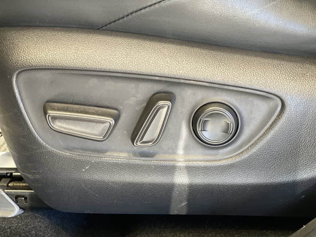 Thumbnail: 2022 Toyota RAV4 - 15