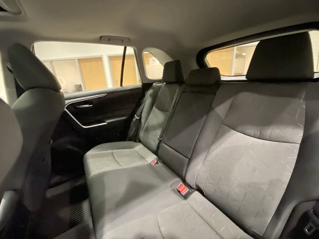 Thumbnail: 2021 Toyota RAV4 - 25
