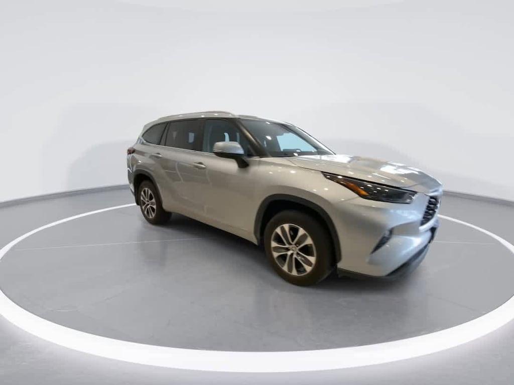 Used 2024 Toyota Highlander Hybrid XLE SUV
