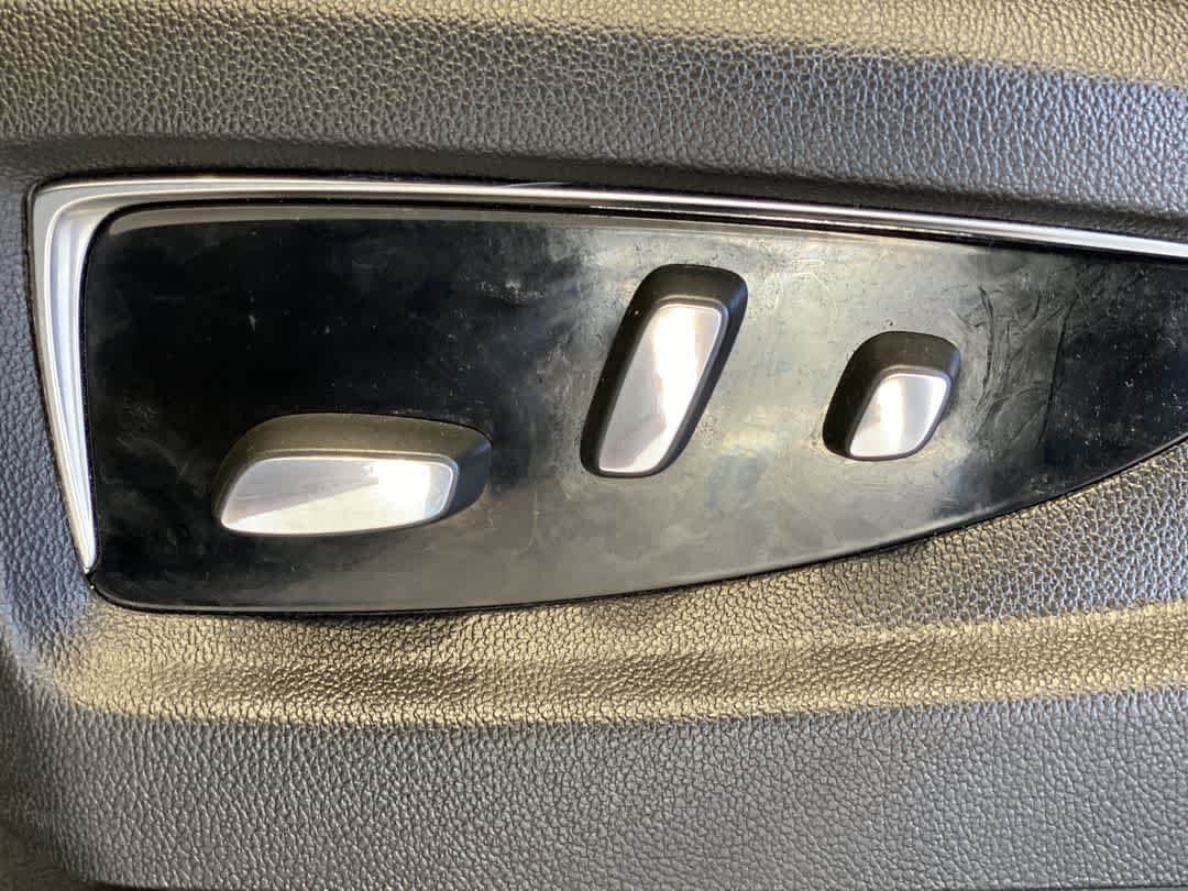 Thumbnail: 2017 Cadillac Escalade - 14