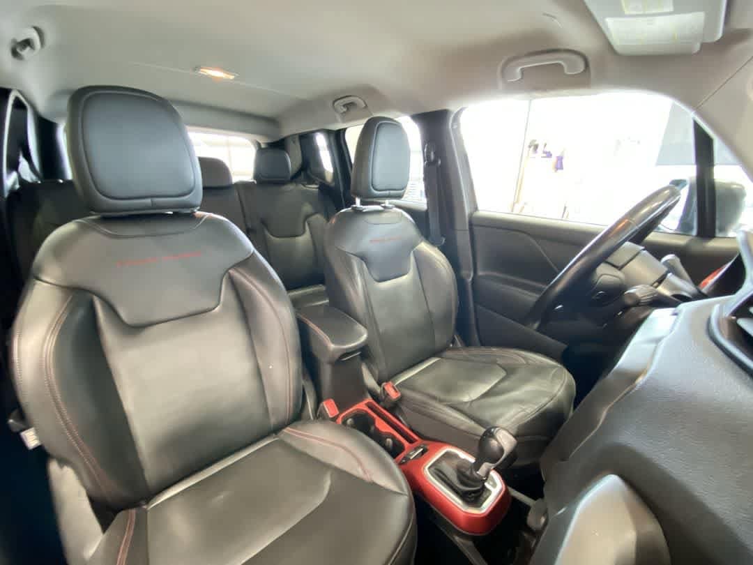 Thumbnail: 2020 Jeep Renegade - 25