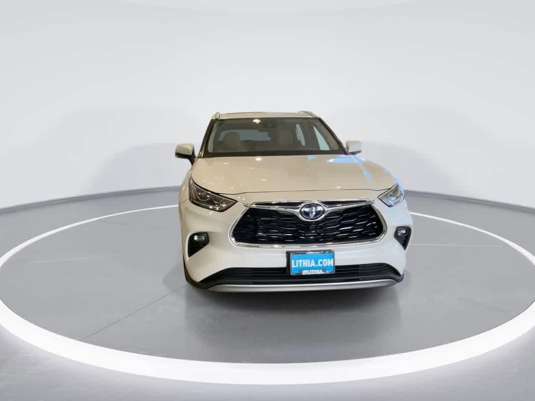 Thumbnail: 2024 Toyota Highlander - 3