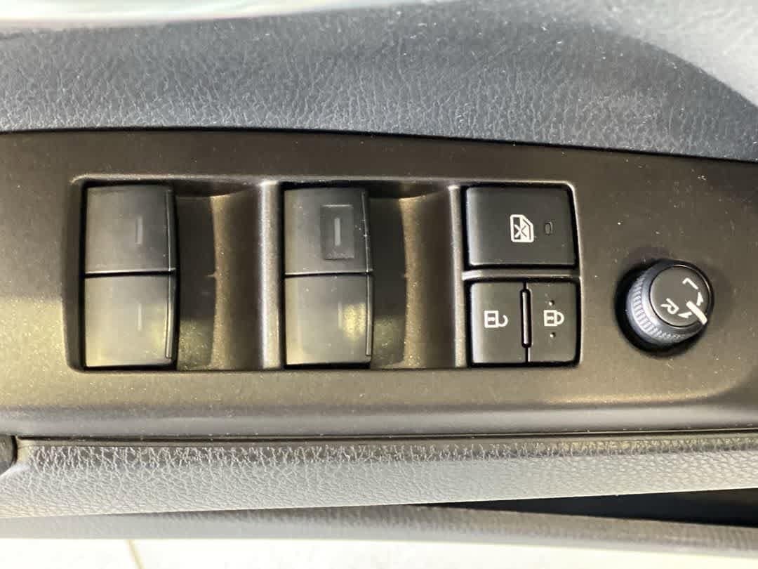 Thumbnail: 2022 Toyota Camry - 16