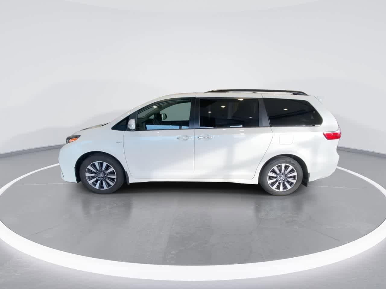 Thumbnail: 2020 Toyota Sienna - 5
