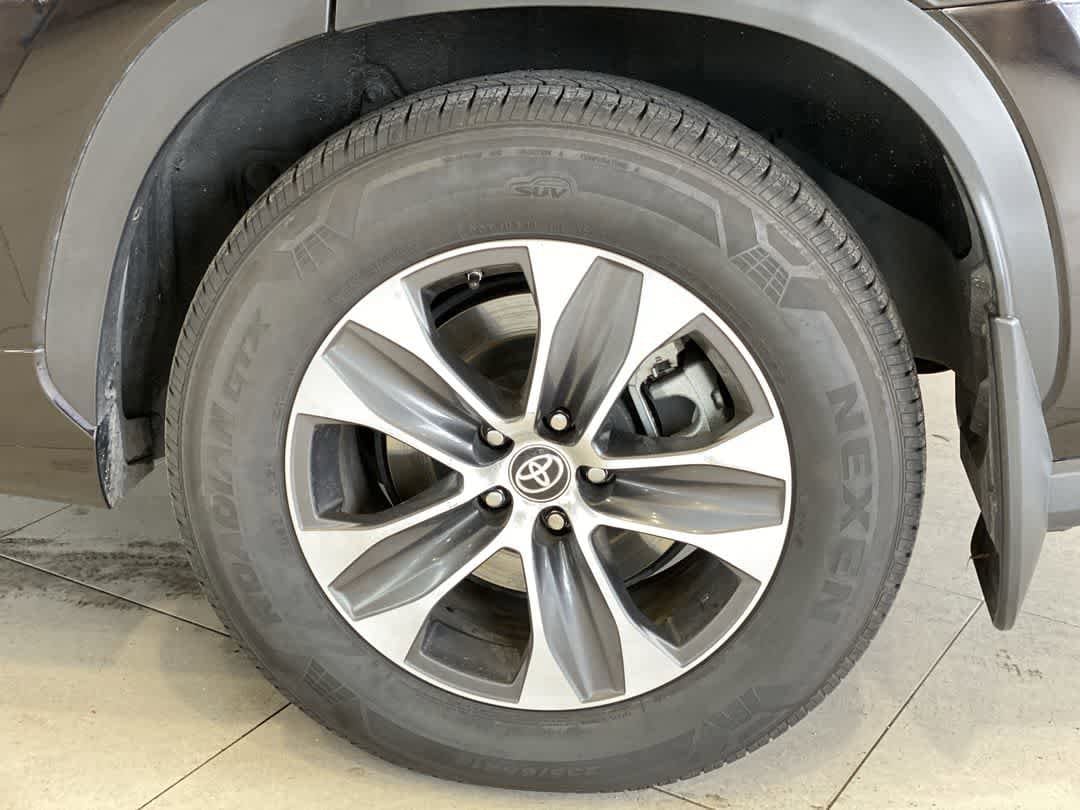 Thumbnail: 2022 Toyota Highlander - 13