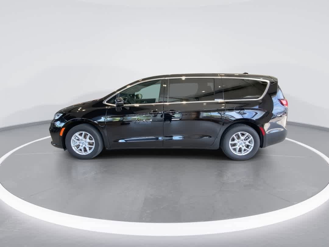 Thumbnail: 2025 Chrysler Pacifica - 5