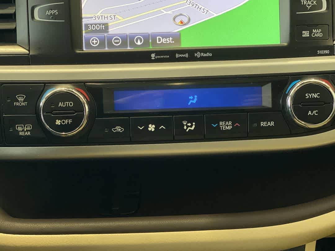 Thumbnail: 2019 Toyota Highlander - 22