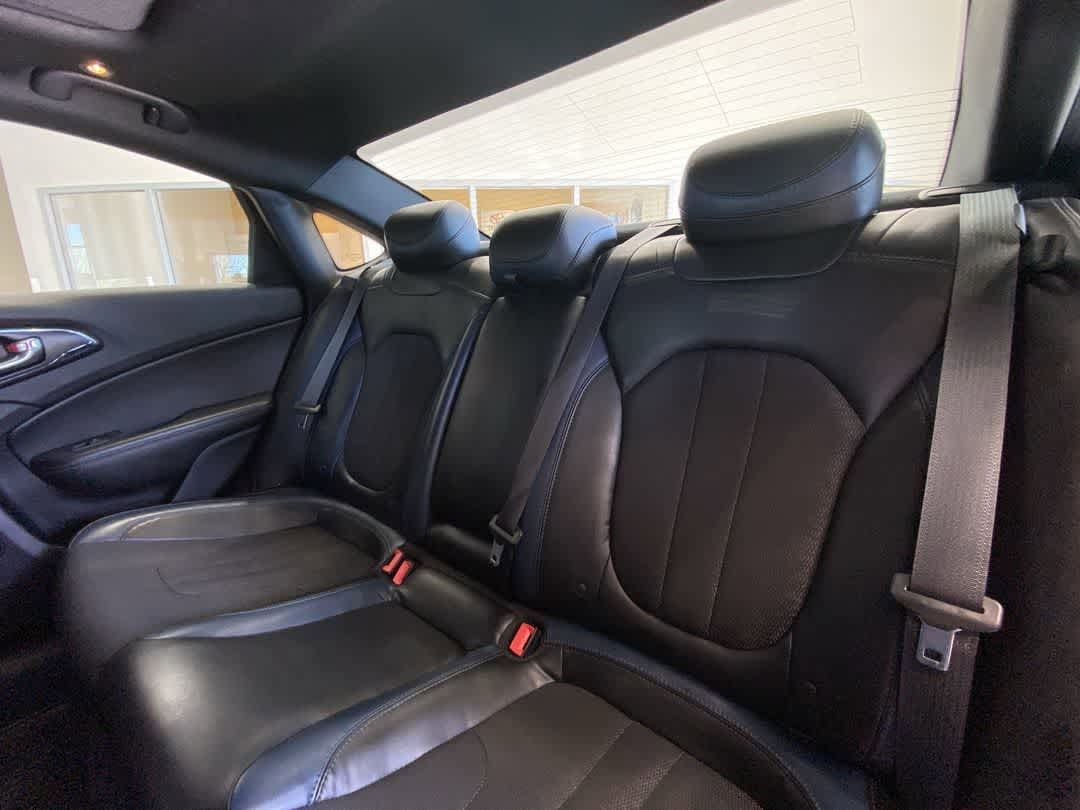 Thumbnail: 2015 Chrysler 200 - 25