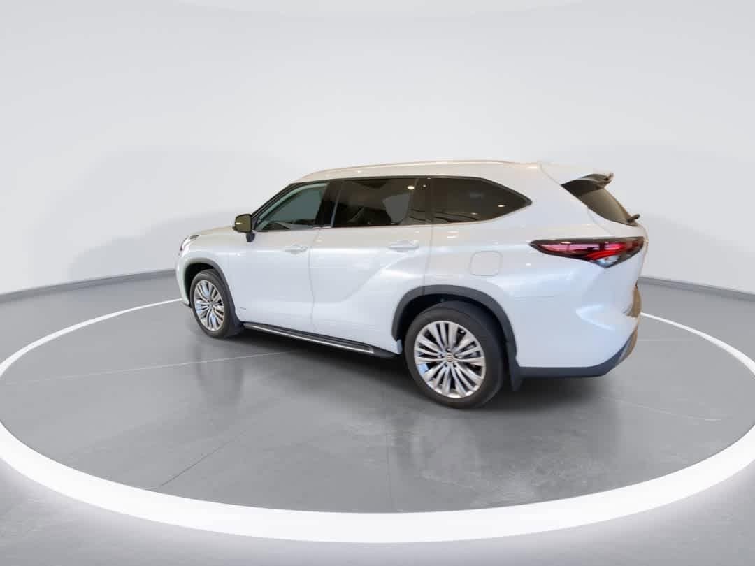 Thumbnail: 2024 Toyota Highlander - 6