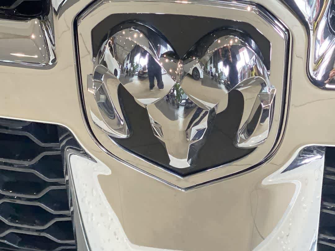 Thumbnail: 2020 RAM 1500 Classic - 10