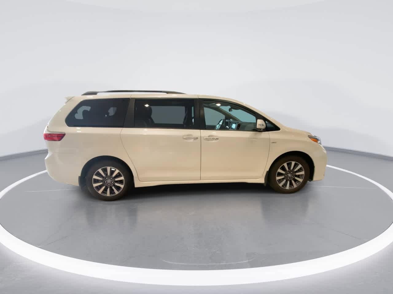 Thumbnail: 2020 Toyota Sienna - 9