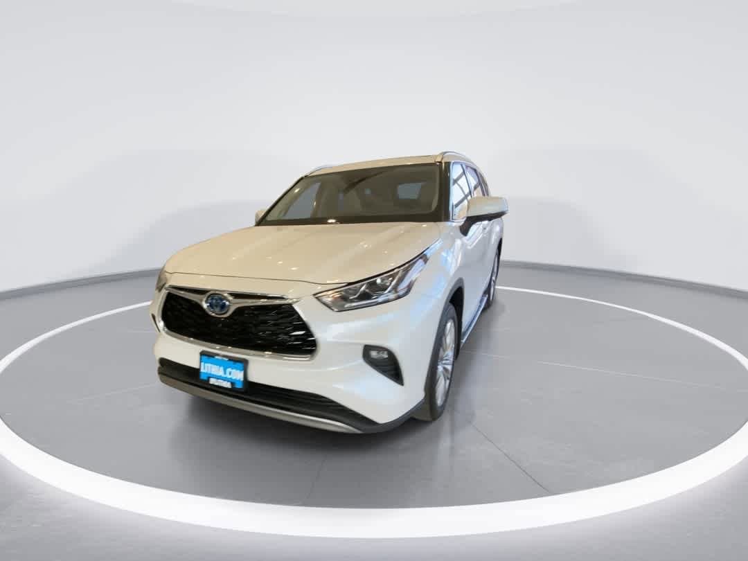 Thumbnail: 2024 Toyota Highlander - 4