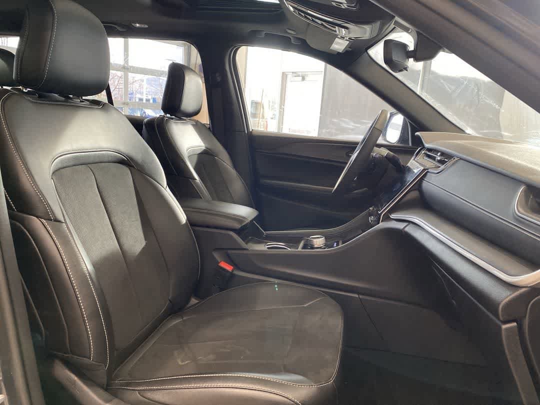 Thumbnail: 2024 Jeep Grand Cherokee - 24