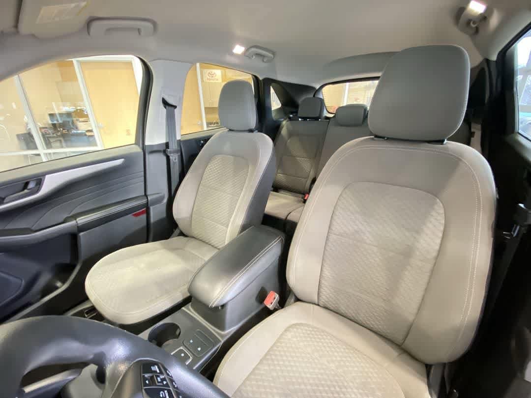 Thumbnail: 2022 Ford Escape - 14