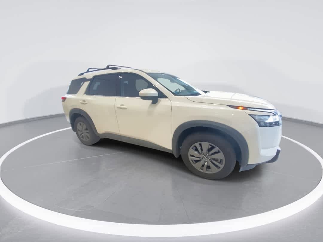 2022 Nissan Pathfinder SV photo 2