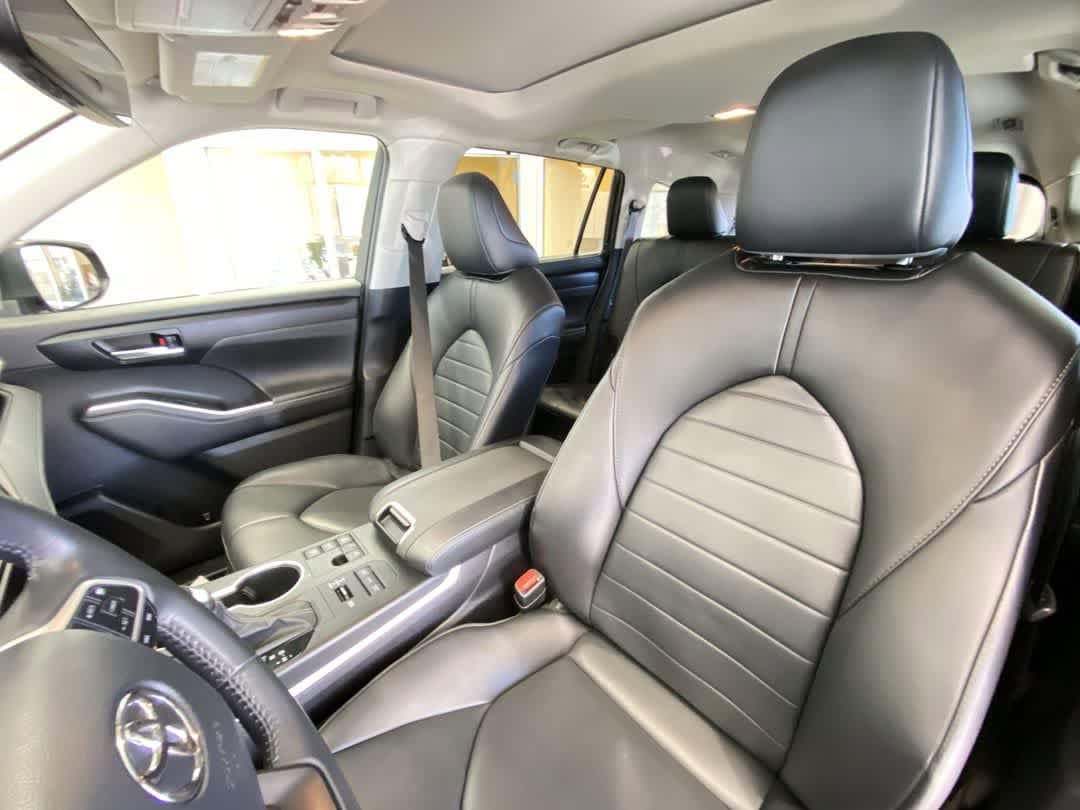 Thumbnail: 2024 Toyota Highlander - 14