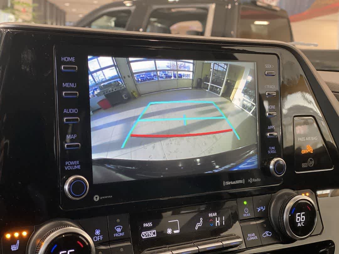 Thumbnail: 2022 Toyota Highlander - 17