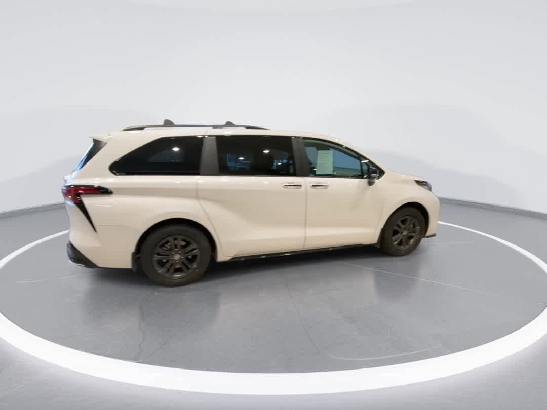 Thumbnail: 2025 Toyota Sienna - 9