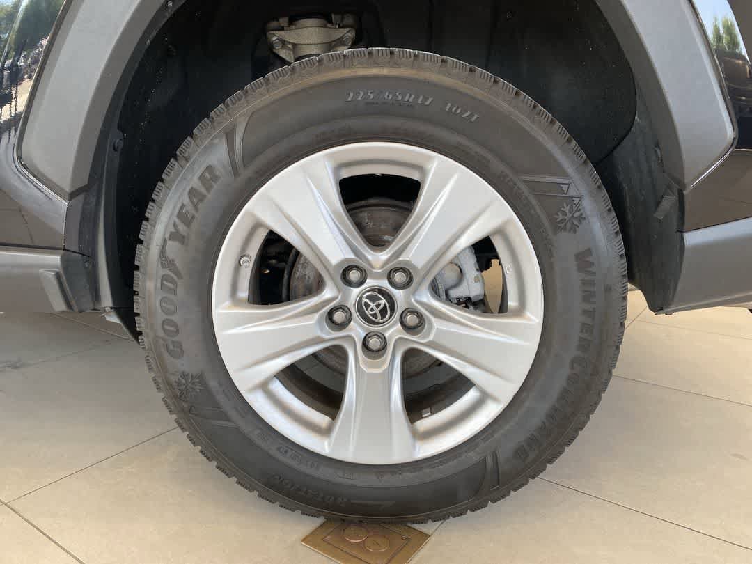 Thumbnail: 2020 Toyota RAV4 - 13