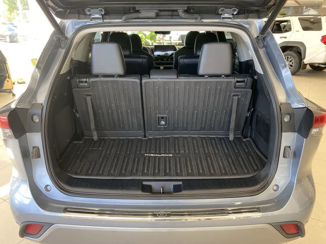 Thumbnail: 2021 Toyota Highlander - 28