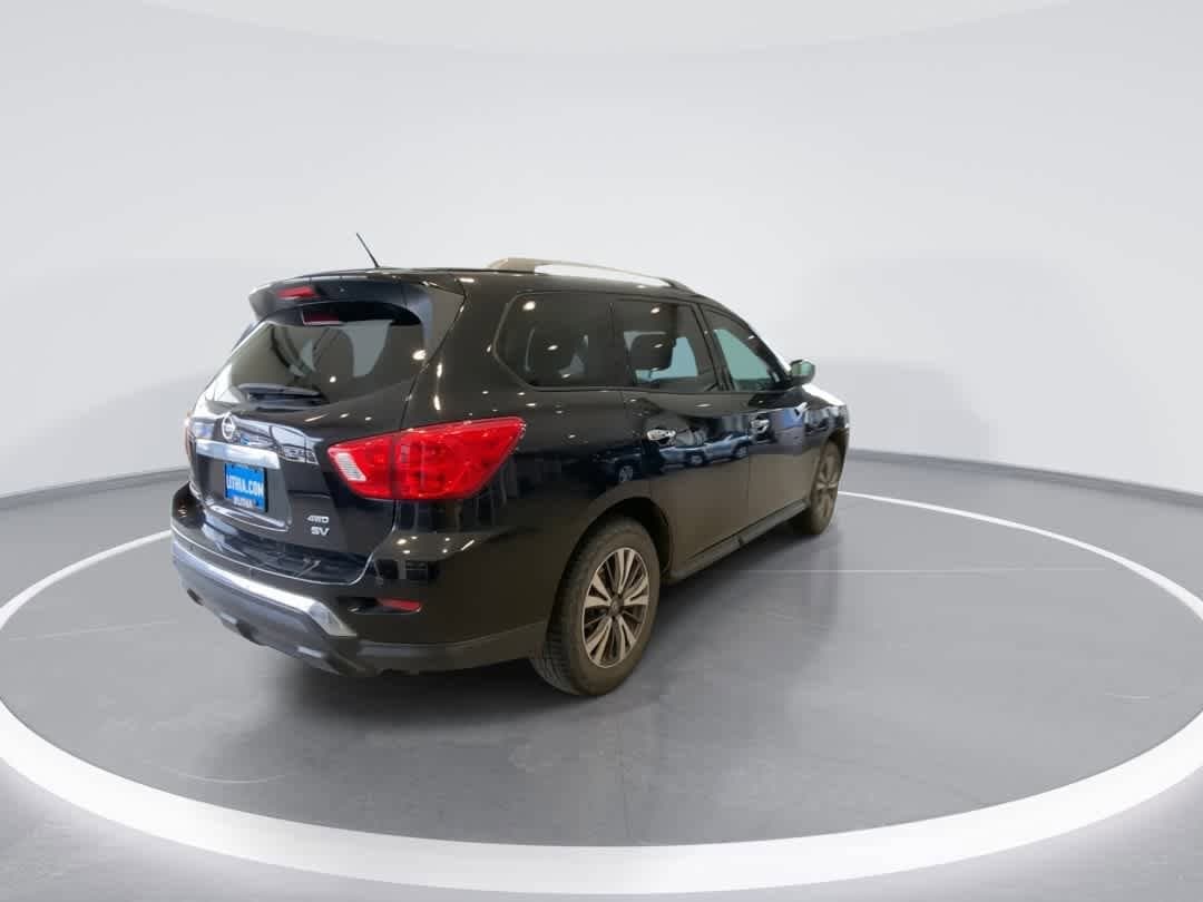 Thumbnail: 2017 Nissan Pathfinder - 8