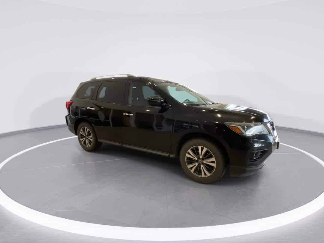 Thumbnail: 2017 Nissan Pathfinder - 2