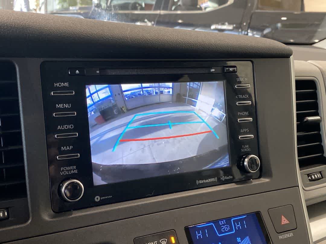 Thumbnail: 2020 Toyota Sienna - 17