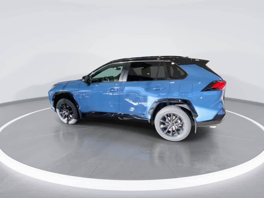 Thumbnail: 2022 Toyota RAV4 - 6