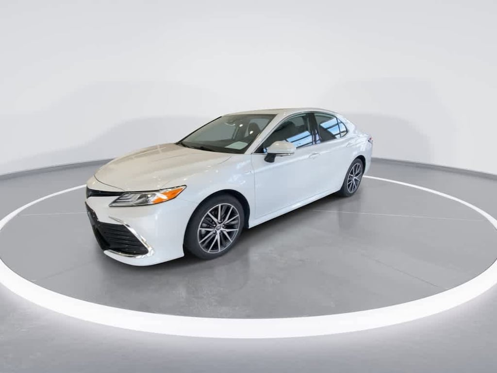 Used 2021 Toyota Camry Hybrid XLE Sedan