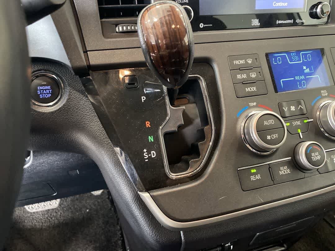 Thumbnail: 2020 Toyota Sienna - 22