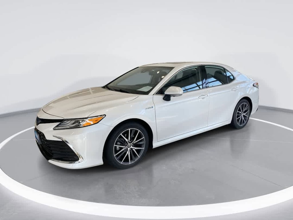 Used 2021 Toyota Camry Hybrid XLE Sedan