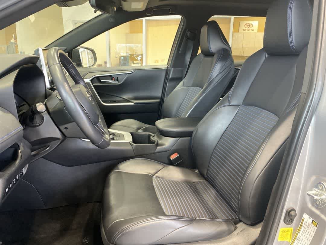 Thumbnail: 2022 Toyota RAV4 - 11