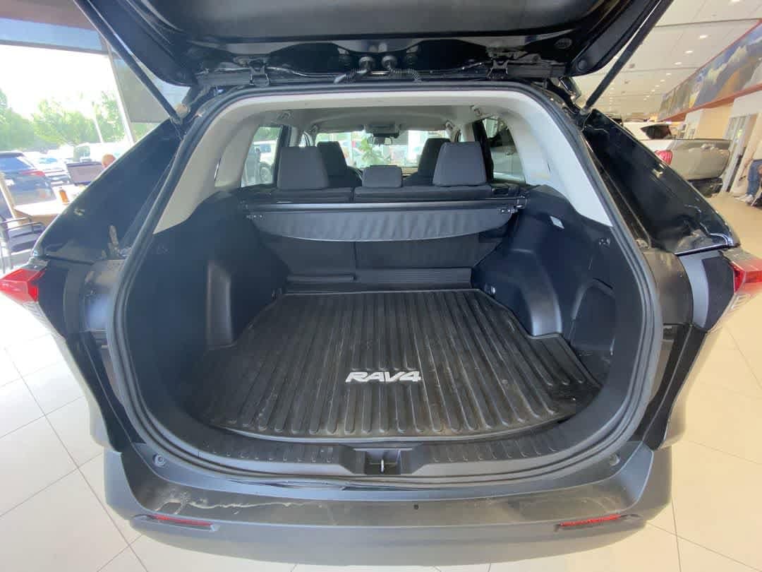 Thumbnail: 2020 Toyota RAV4 - 25