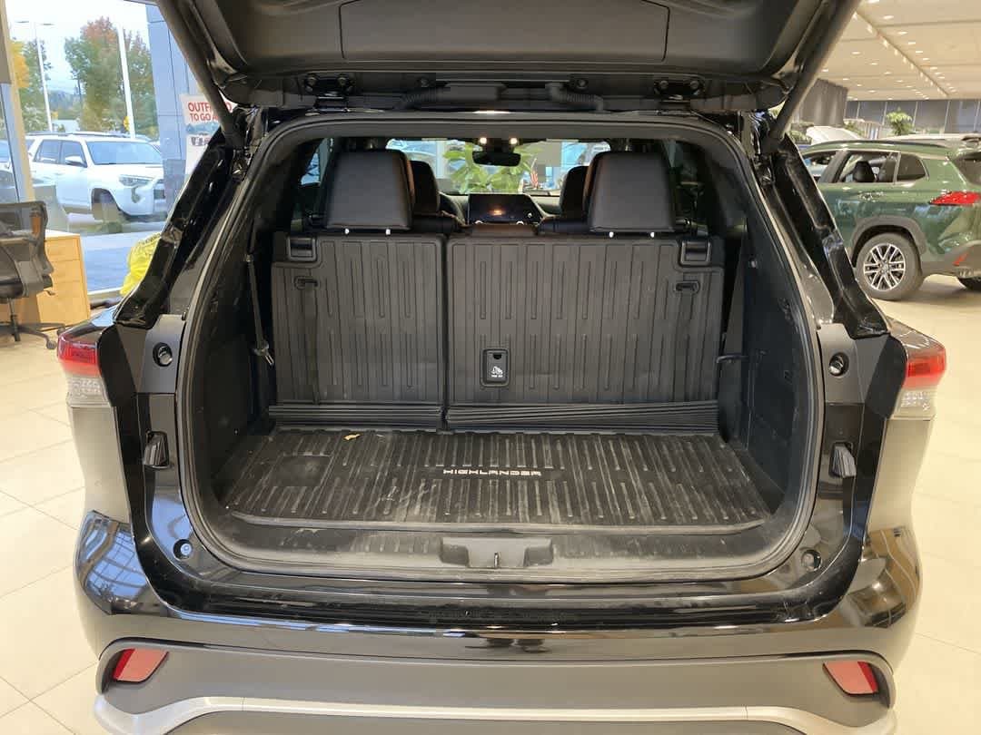 Thumbnail: 2025 Toyota Highlander - 26