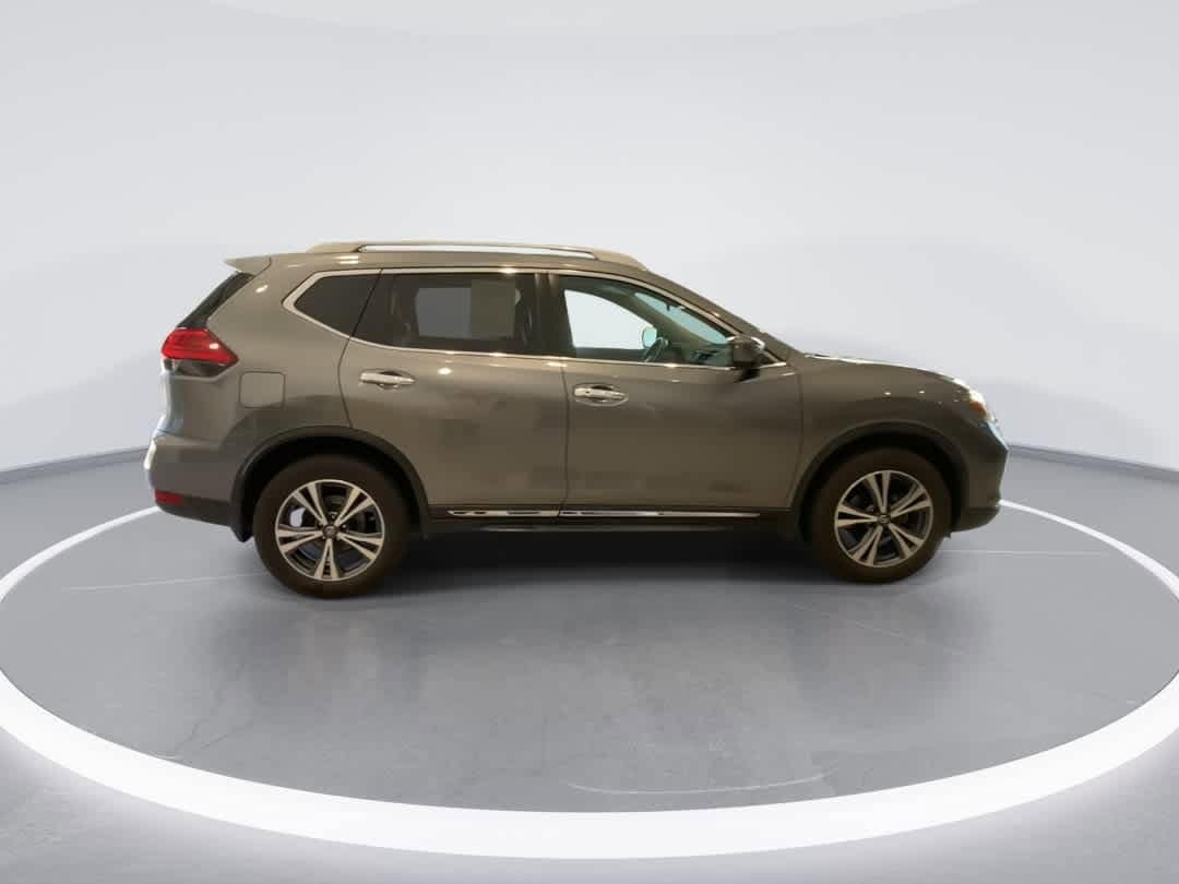 Thumbnail: 2017 Nissan Rogue - 9