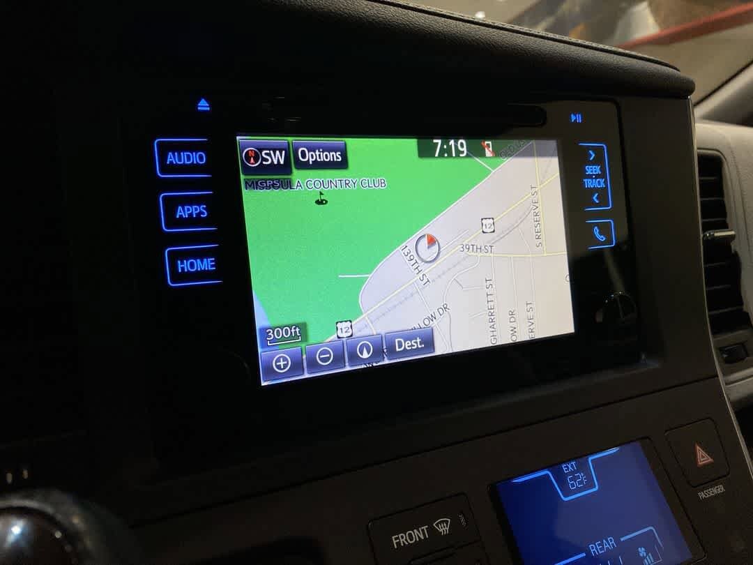 Thumbnail: 2017 Toyota Sienna - 20