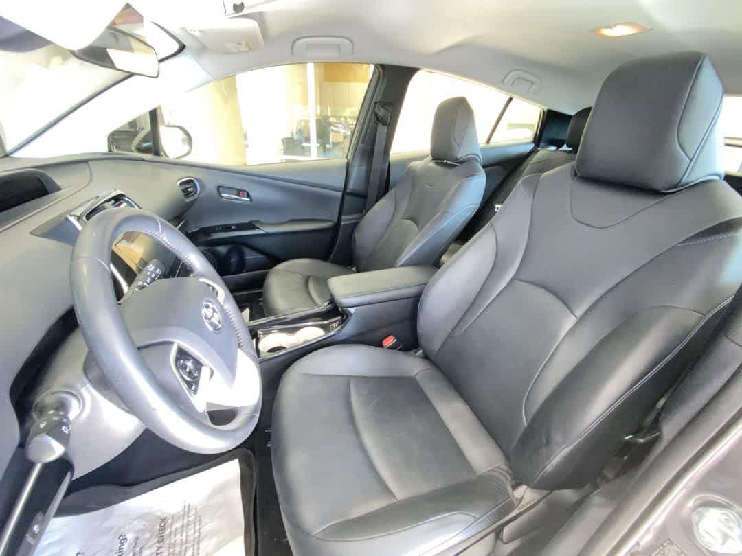 2016 Toyota Prius Three Touring 13