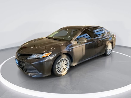 2018 Toyota Camry Hybrid XLE Sedan