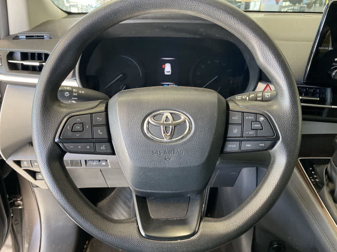 Thumbnail: 2024 Toyota Sienna - 16
